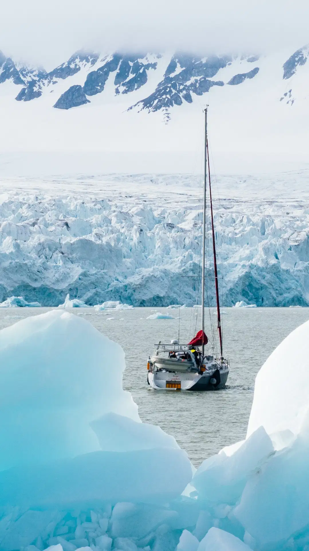 Cities of Svalbard: Longyearbyen, Ny-Ålesund, Barentsburg